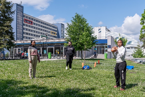 From basketball and American football to yoga and e-sports, the visitors had the chance to try everything. 